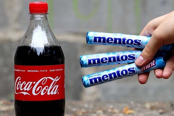 Кока-кола и Mentos